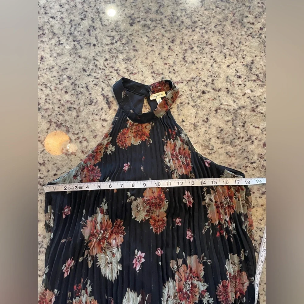 Lily White Floral Halter Top - Picture 5 of 8